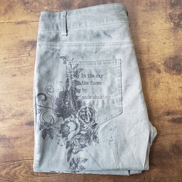 Bella Amore Italy Botanical Flower Poetry Graffiti Print Button Fly Jeans - Picture 1 of 9
